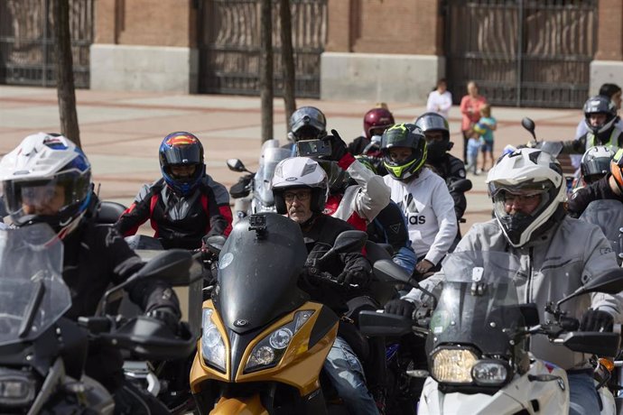 Archivo - Varios motoristas reanudan una marcha para reclamar más medidas de seguridad y movilidad, a 25 de septiembre de 2022, en Madrid (España). Coordinada por la Unión Internacional para la Defensa de los Motociclistas (IMU), y bajo el lema ‘Por el de