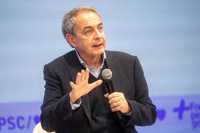 El expresidente del Gobierno, José Luis Rodríguez Zapatero, interviene durante la II Jornada de la Escola Feminista Dolors Renau 2024, en el Casal Socialista Joan Reventós, a 23 de noviembre de 2024, en Barcelona (Catalunya)