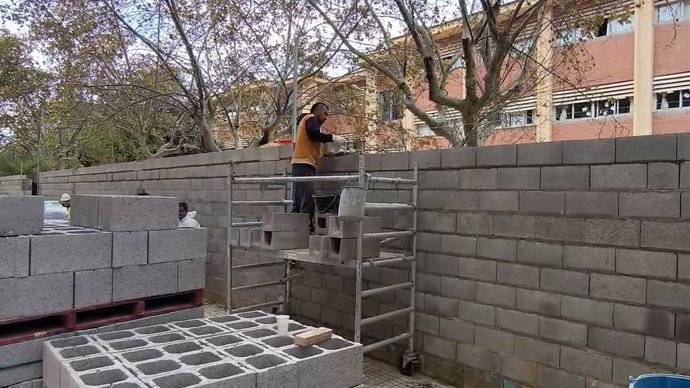 Reconstrucción de colegios de Benetússer tras la dana.