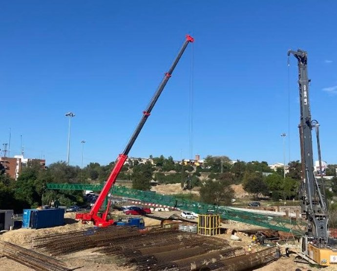 Obras del carril Bus-VAO del Aljarafe (Sevilla) a la SE-30.