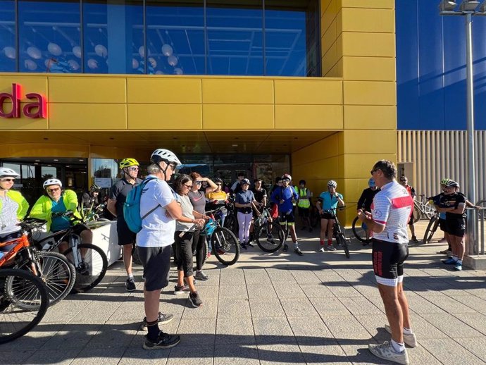 Participantes de la ruta en bicicleta.