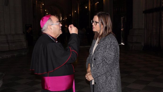 La portavoz del Gobierno de C-LM, Esther Padilla, y el arzobispo de Toledo, Francisco Cerro Chaves.