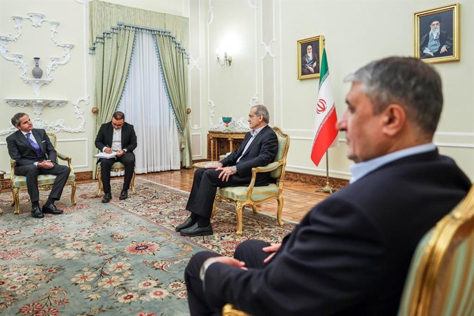 November 14, 2024, Tehran, Iran: Iran's head of the Atomic Energy Organisation, MOHAMMAD ESLAMI (R), attends a meeting between Iranian President MASOUD PEZESHKIAN (2R) and International Atomic Energy Agency (IAEA) Director General RAFAEL MARIANO GROSSI (L