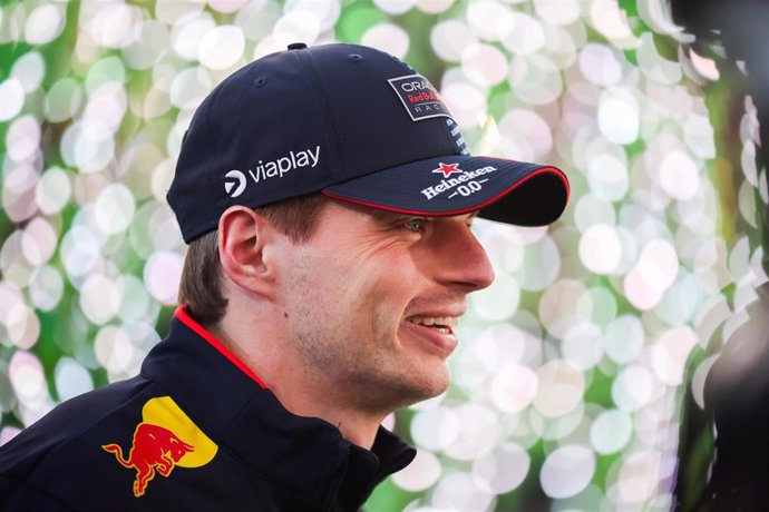 Max Verstappen sonríe tras proclamarse campeón del mundo de F-1 en 2024 por cuarta ocasión consecutiv en su carrera durante el GP Las Vegas