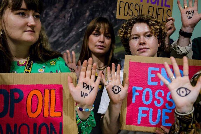 Activistas presentes durante las jornadas en Bakú (Azerbaiyán) de la Conferencia de las Nacionaes Unidas sobre el Cambio Climático (COP29). 