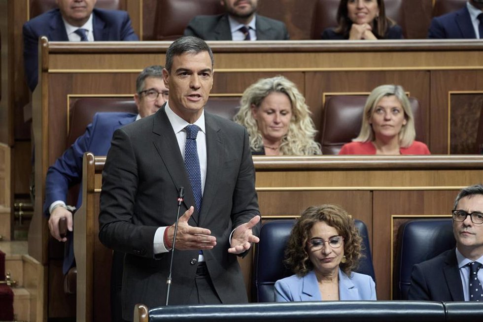 Archivo - El presidente del Gobierno, Pedro Sánchez, en el Congreso de los Diputados, a 9 de octubre de 2024, en Madrid (España).