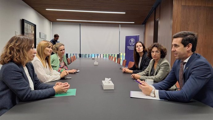 Reunión entre la delegada de la Junta en Málaga, Patricia Navarro, y el presidente del Icofma, Francisco Criado.