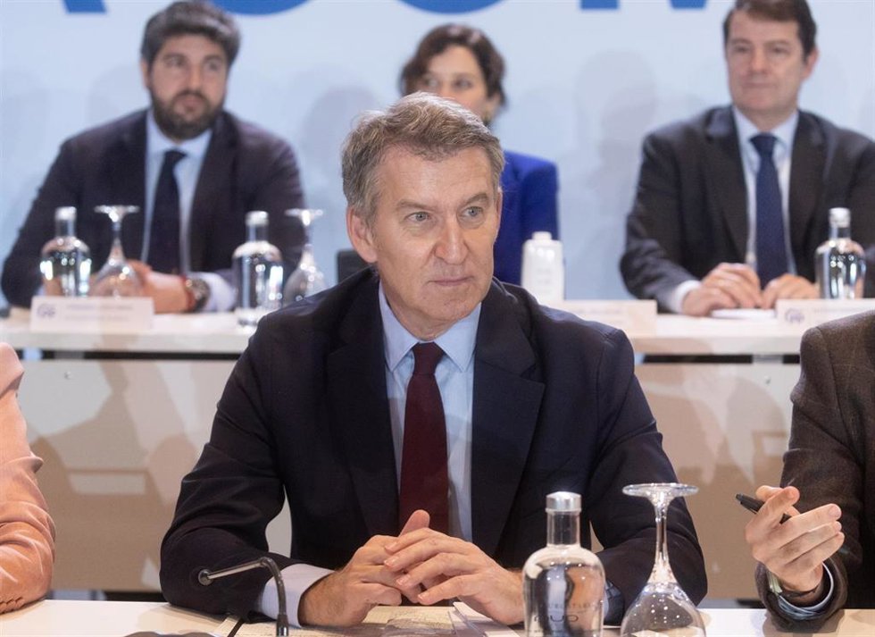 El presidente del Partido Popular, Alberto Núñez Feijóo, preside la Junta Directiva Nacional del Partido Popular, en el Hotel Eurostars Madrid Tower, a 18 de noviembre de 2024, en Madrid (España).