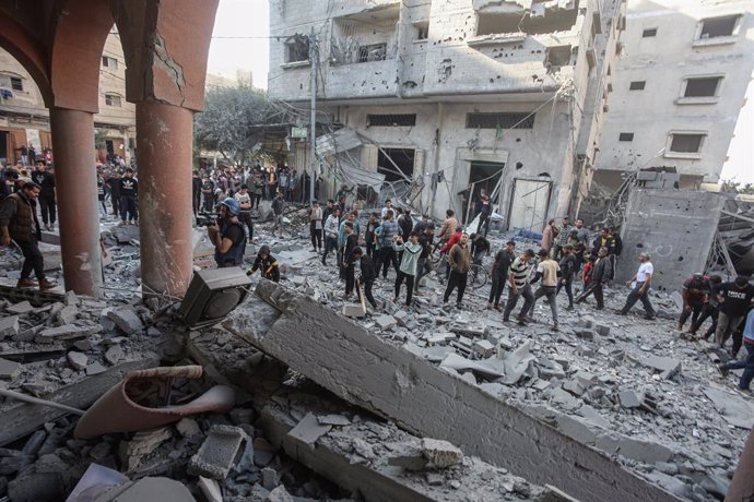 November 23, 2024, Nusairat, Gaza Strip, Palestinian Territory: Palestinians search through rubble of Al-Faruq Mosque that was destroyed during Israeli air strike on Nusairat camp in central of Gaza Strip, on 23 November 2024