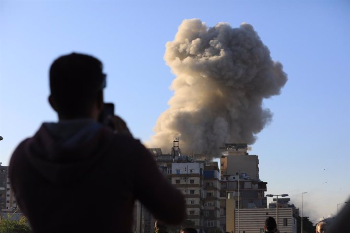 BEIJING, Nov. 17, 2024  -- This photo shows the smoke caused by Israeli airstrikes in the southern suburb of Beirut, Lebanon, on Nov. 15, 2024. Israeli warplanes raided the Ghobeiry area in Beirut's southern suburbs on Friday morning, shortly after the Is