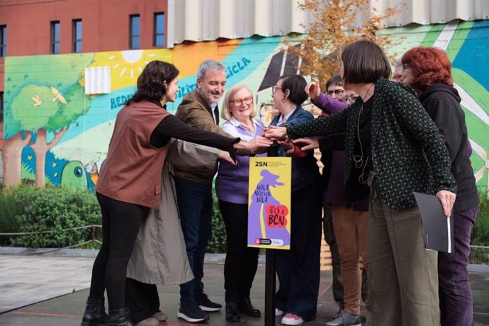 Inauguración de la plaza '25 de novembre Dia Internacional per a l'Eliminació de la Violència vers les Dones'