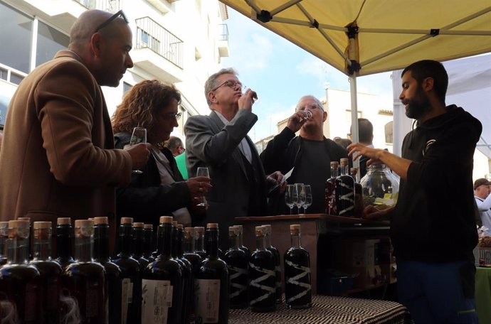 El presidente de la Diputación de Lleida, Joan Talarn, en una feria de aceite de oliva en Arbeca (Catalunya), a 24 de noviembre de 2024