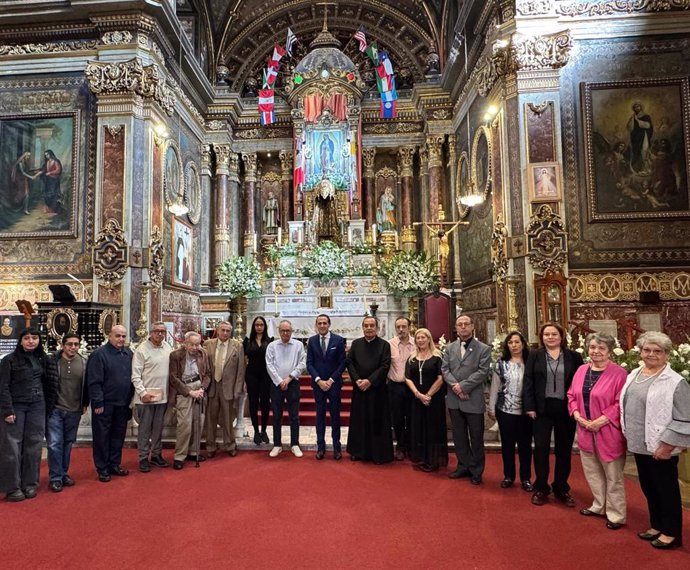 El presidente de la Diputación de Valladolid, Conrado Íscar, visita la tumba del dominico Fray Antonio Alcalde en el Santuario de Guadalupe de Guadalajara en México