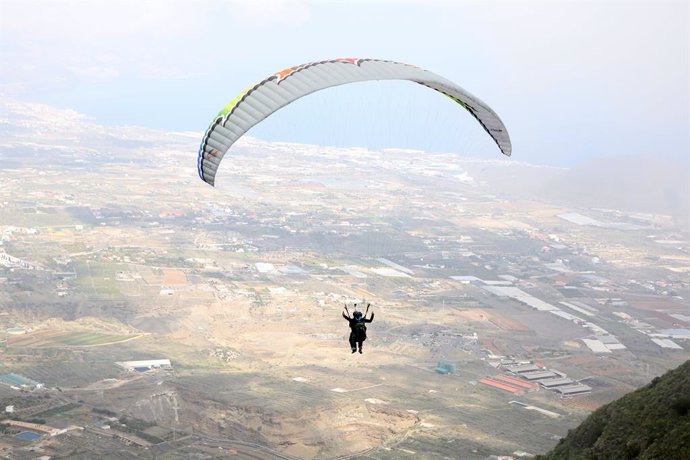 Archivo - Vuelo de parapente