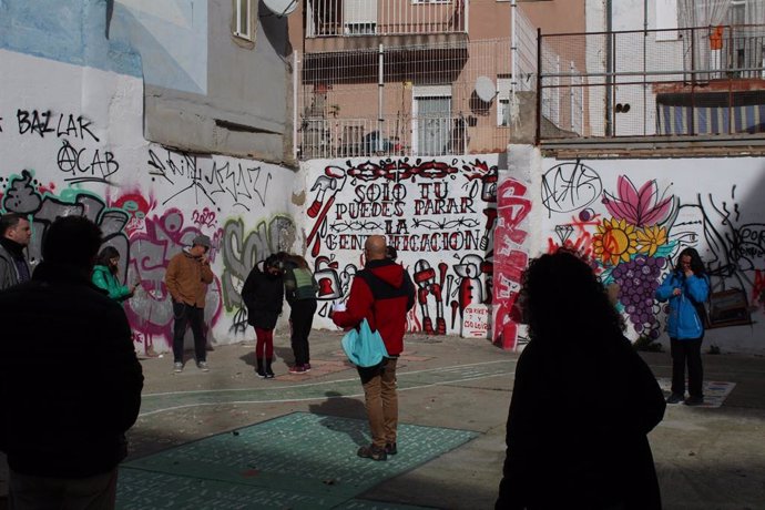 Un momento del acto reivindicativo organizado por la Asociación Vecinal Madalena Calle y Libertad en Zaragoza.