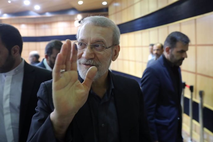 Archivo - May 31, 2024, Tehran, Iran: Iranian politician ALI ARDESHIR LARIJANI waves to the media as he registers his candidacy during the second day of registration for the Iranian presidential election at the Interior Ministry in Tehran. After Iran mour