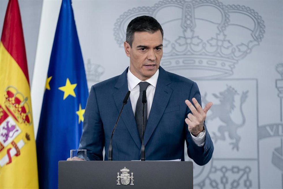 El presidente del Gobierno, Pedro Sánchez, Interviene durante una rueda de prensa, posterior al Consejo de Ministros, en el Palacio de La Moncloa, a 5 de noviembre de 2024, en Madrid (España). El Consejo de Ministros ha aprobado hoy un paquete de ayudas