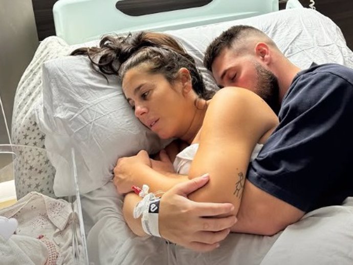 Anabel Pantoja y David Rodríguez, en una imagen compartida por la influencer tras el nacimiento de su hija Alma