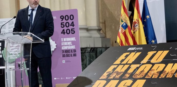 El presidente del Gobierno de Aragón, Jorge Azcón, durante el acto institucional por el Día Internacional de la Eliminación de la Violenzia Contra la Mujer.