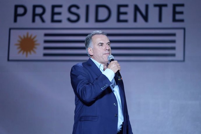 MONTEVIDEO, Oct. 28, 2024  -- Yamandu Orsi, presidential candidate of the left-wing opposition coalition the Broad Front, speaks in Montevideo, Uruguay on Oct. 27, 2024. Uruguay's two leading presidential candidates will face off in a run-off on Nov. 24, 