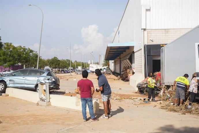 Imagen de los efectos de la dana del pasado 29 de octubre en el polígono industrial de Riba-roja. 