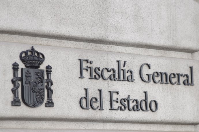 Cartel en la fachada del edicifio de la Fiscalía General del Estado.