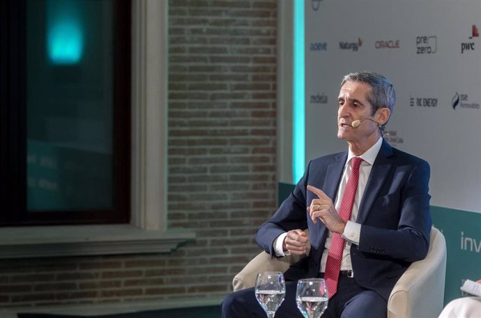 El director general de Transición Energética, Tecnología, Institucional y adjunto al CEO de Repsol, Luis Cabra Dueñas, durante el ‘I Observatorio de la Energía’, en la Universidad Camilo José Cela, a 25 de noviembre de 2024, en Madrid (España). 