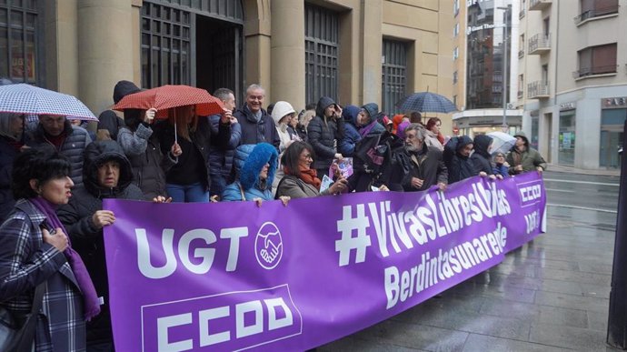 UGT y CCOO de Navarra se concentran en Pamplona, con motivo del Día Internacional para la Eliminación de la Violencia contra las Mujeres.