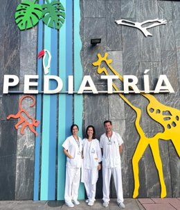 La cardióloga pediátrica e intensivista, Bárbara Fernández; la intensivista pediátrica , Ana Vivanco, y el intensivista pediátrico, Juan Mayordomo.