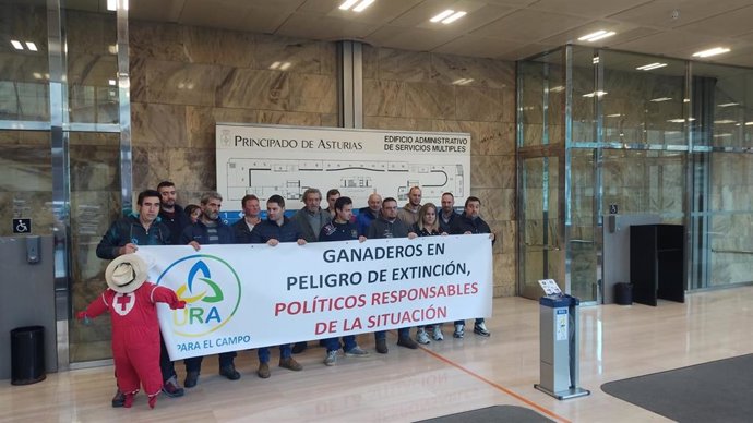 Protesta de los ganaderos de URA por el impago de la PAC.