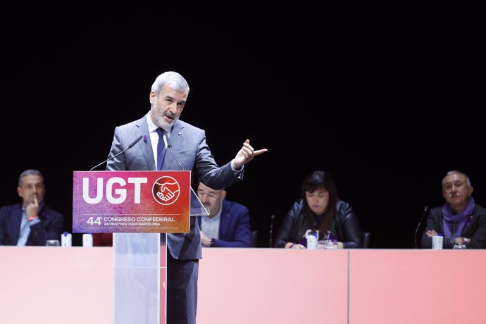 El alcalde de Barcelona, Jaume Collboni, interviene durante el 44 Congreso Confederal de UGT, en el Auditorio del Centro de Convenciones Internacionales de Barcelona, a 25 de noviembre de 2024, en Barcelona, Catalunya (España).