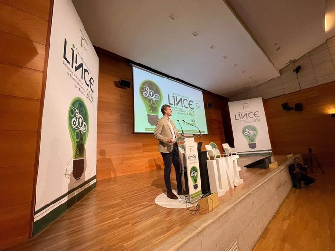 El diputado de Empleo y Empresa, Luis Miguel Carmona, interviene en en la inauguración del Foro Lince 2024.