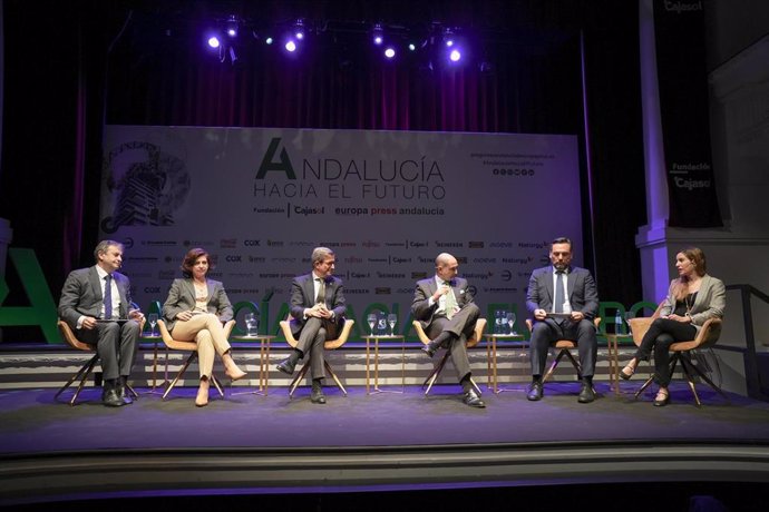 Participantes en el segundo panel de la jornada 'Andalucía hacia el futuro' organizada por Europa Press en Sevilla, sobre 'Transición ecológica y nuevo modelo energético'.