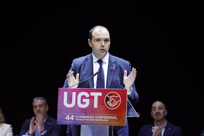 El conseller de Presidencia de la Generalitat, Albert Dalmau, interviene en la apertura del 44 congreso conferedal de UGT, en Barcelona