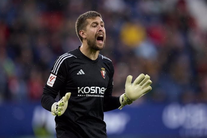 Archivo - Aitor Fernandez of CA Osasuna reacts during the LaLiga EA Sports match between CA Osasuna and RCD Mallorca at El Sadar on May 14, 2024, in Pamplona, Spain.