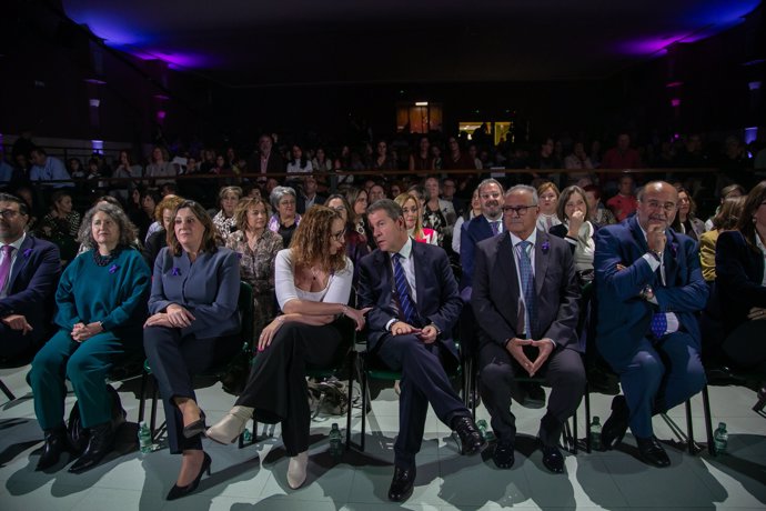 La consejera de Igualdad, Sara Simón, en el acto institucional del 25N celebrado en Munera.