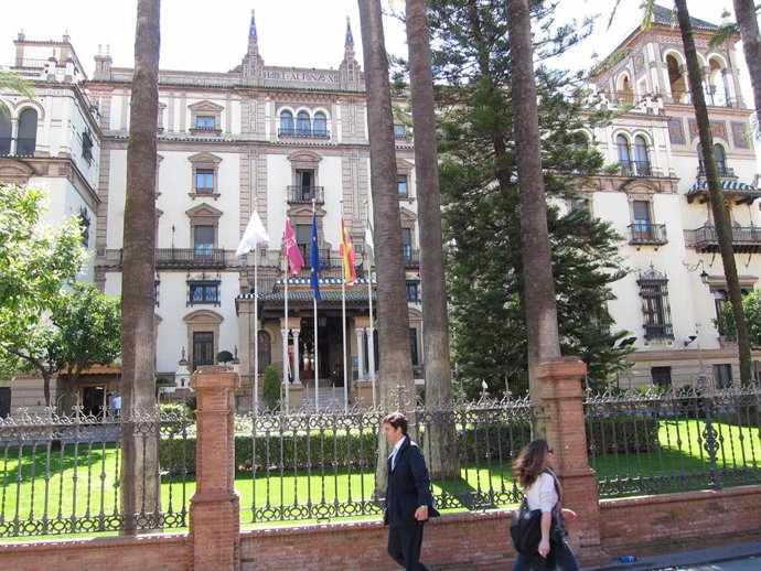 Archivo - Hotel Alfonso XIII, donde se celebrará la cena el próximo 13 de diciembre, en una imagen de archivo.