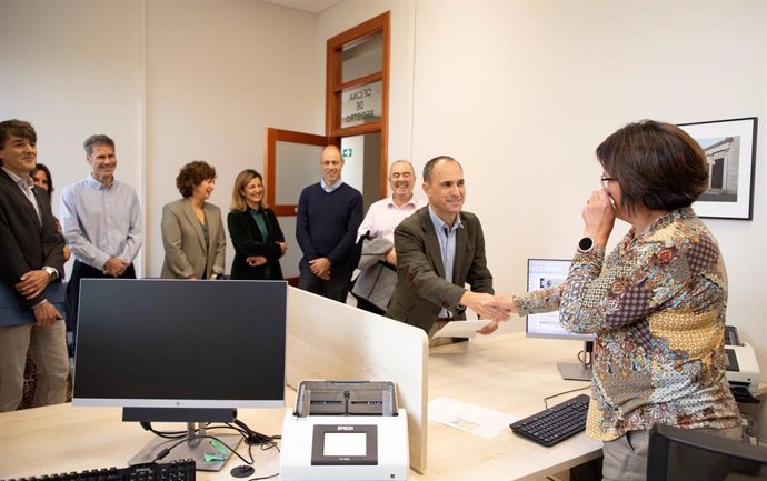 Mario Mañana registra su candidatura a rector de la UC