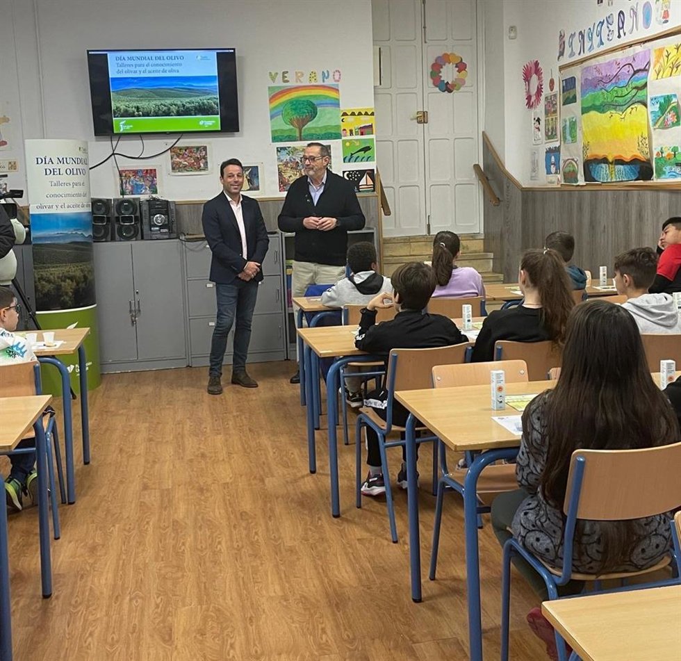 Presentación de los talleres para escolares con motivo del Día Mundial del Olivo.