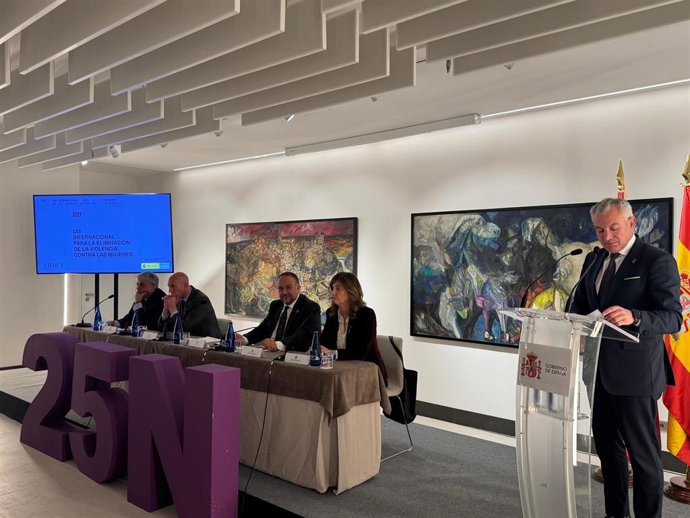 Acto institucional conjunto por el 25N celebrado este lunes en León