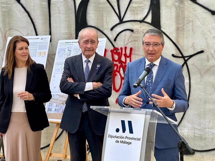 El presidente de la Diputación Francisco Salado y el alcalde Francisco de la Torre han presentado la actuación, cuyos primeros pasos se han dado con la cesión por parte del Ayuntamiento de Málaga de tres parcelas municipales a la institución provincial.