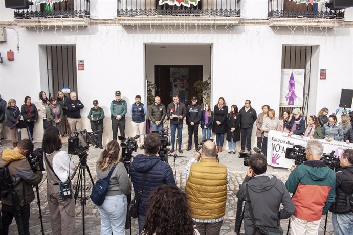 Acto del 25N en Estepa tras el asesinato machista de Celeste