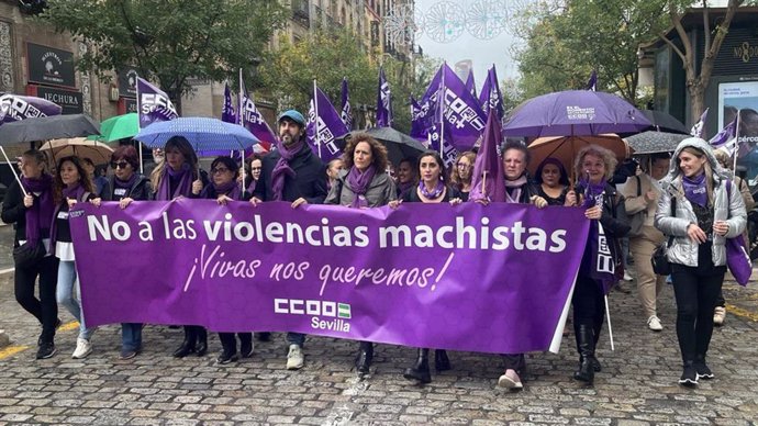 Según el sindicato CCOO-A "miles de personas han salido a las calles de Andalucía contra la violencia hacia las mujeres para secundar las movilizaciones". Entre ellas, la secretaria general de CCOO-A, Nuria López.