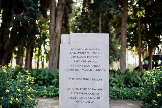 Málaga rinde homenaje a las mujeres víctimas de la violencia de género