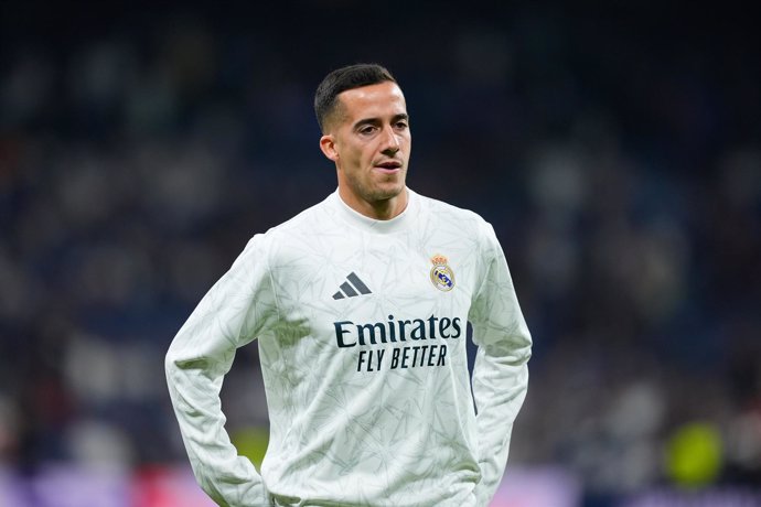 El lateral del Real Madrid Lucas Vázquez, en un calentamiento en un partido de la Liga de Campeones 2024-2025.