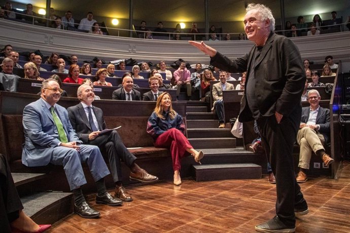 El chef Ferrán Adriá, para exponer su modelo de aprendizaje 'Sapiens' en una jornada en el Paraninfo con motivo del centenario de Telefónica