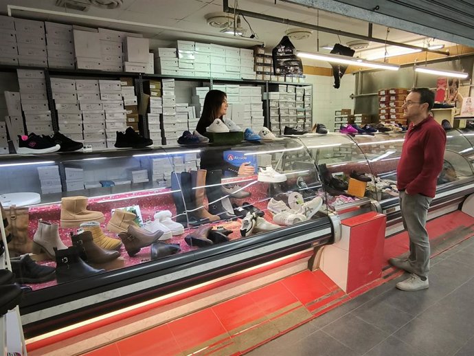 Zapatería en el mercado Municipal de Benetússer