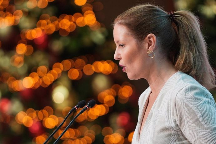 La consejera de Familia, Juventud y Asuntos Sociales, Ana Dávila, durante el acto de conmemoración del Día Internacional de la Eliminación de la Violencia contra la Mujer, el lunes 25 de noviembre de 2024, en Madrid.