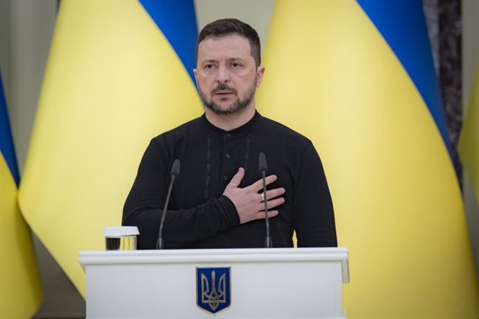 HANDOUT - 08 November 2024, Ukraine, Kiev: Ukrainian President Volodymyr Zelensky attends a ceremony honouring the families of Ukrainian fallen soldiers at the Mariinskyi Palace. Photo: -/Ukraine Presidency/dpa - ATTENTION: editorial use only and only if 