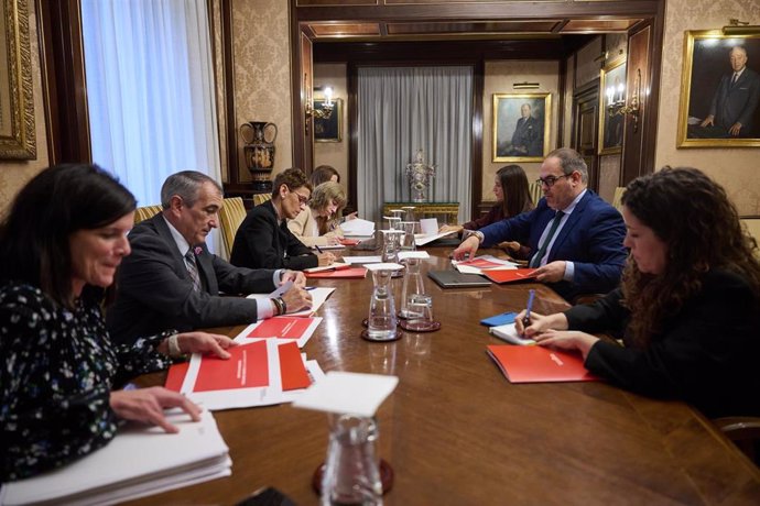 Un momento de la reunión que ha estado encabezada por la presidenta de Navarra, María Chivite.